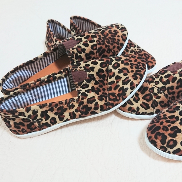 🐆 Leopard Print Slip On Shoes - Picture 9 of 16